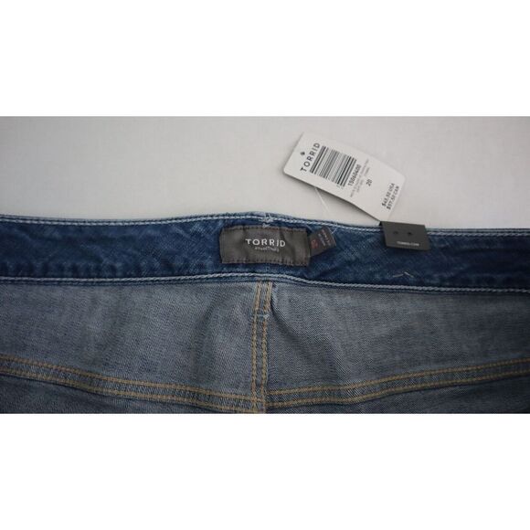 Torrid 21SMR4 Women's Sz 20 Blue Light Wash Denim Mid Rise Frayed Hem Shorts - Picture 3 of 5